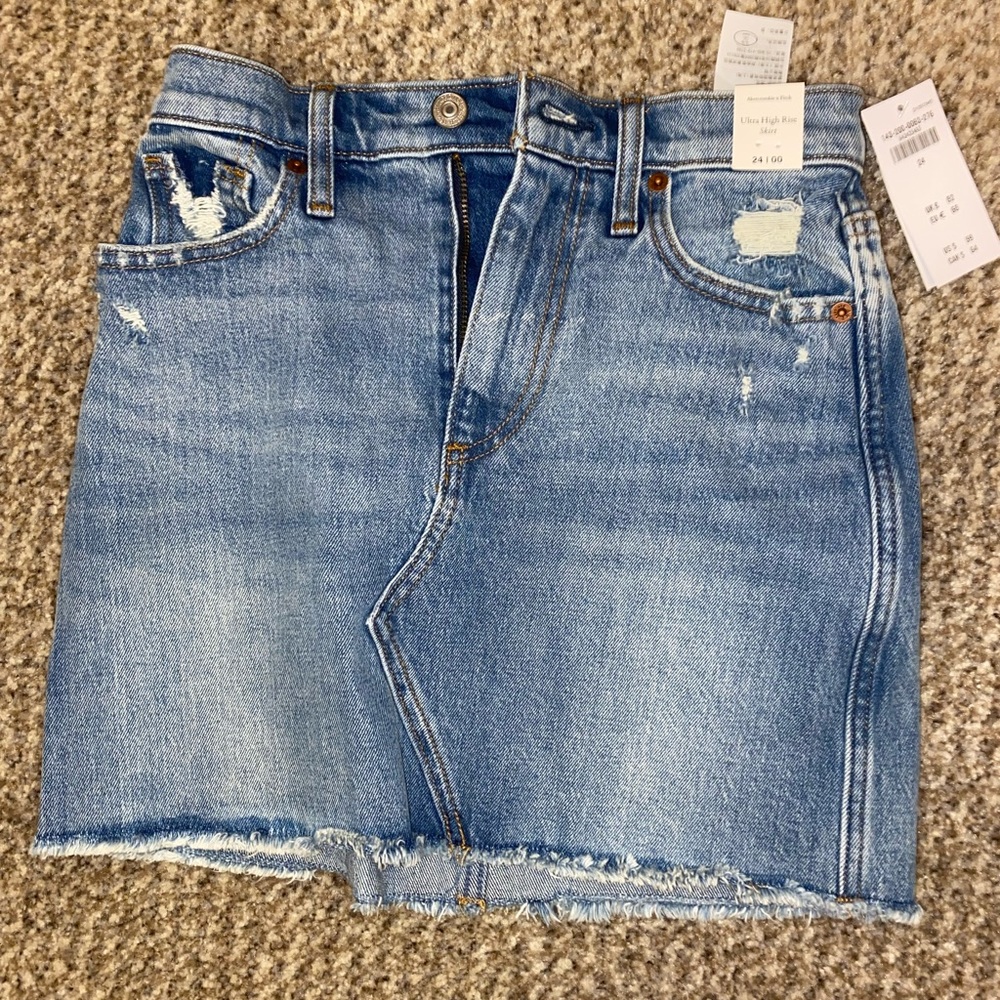 Abercrombie & Fitch Skirt (New with Tags!)